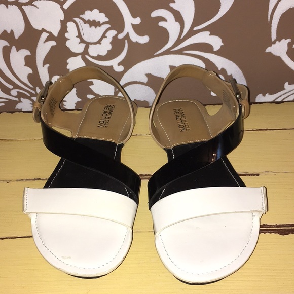 Kenneth Cole Reaction sandals. - Picture 3 of 6